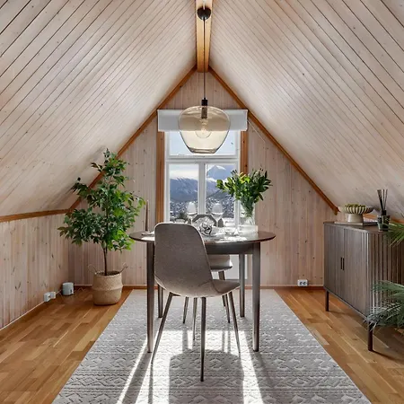 Cozy Central Loft Apartment With Amazing View Tromsø Eksteriør billede